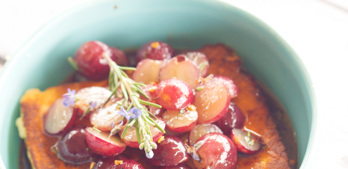 haloumi-with-grapes
